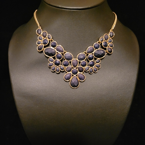 Estate Faceted Lucite Bib Necklace - Picture 2 of 5